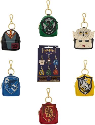 حقيبة ظهر صغيرة غامضة من Loungefly Harry Potter Hogwarts™ مع سلسلة مفاتيح ساحرة in Saudi Arabia