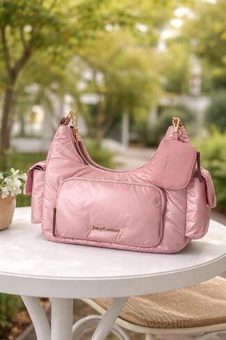 حقيبة كتف Juicy Couture Timeless Hobo مع جيوب بسحاب وأجزاء صلبة ذهبية اللون (الماس الوردي) in Kuwait