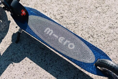 لوح Micro Kickboard - Sprite LED - سكوتر بعجلتين للأعمار من 6 سنوات فما فوق وحتى سن المراهقة، قابل للطي للحمل، سكوتر خفيف الوزن ومحمول مع عجلات مضيئة تعمل بالحركة in Kuwait
