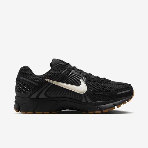 حذاء Nike Zoom Vomero 5 للرجال (أسود/أوف نوير/كتان/حليب جوز الهند) in Saudi Arabia