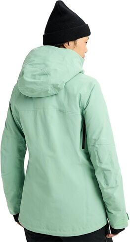 سترة AK Embark GORE-TEX - للنساء، Soft Sage، S in Saudi Arabia