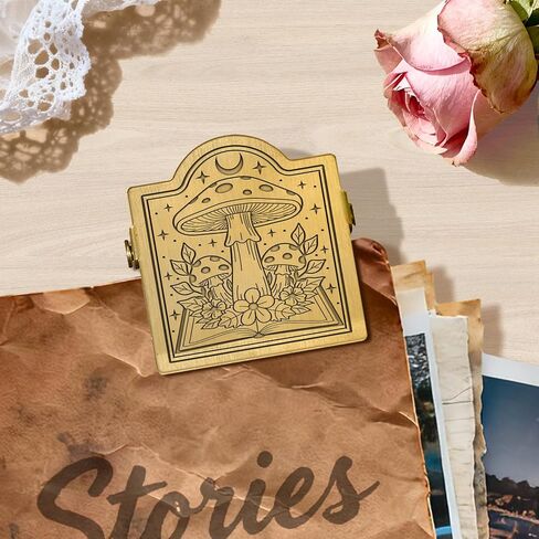 مشبك مجلة عتيقة، مشبك دفتر ملاحظات للمسافرين على شكل فطر، مشبك حامل صفحة كتاب من النحاس المعدني لأجهزة الكمبيوتر المحمولة، ودفاتر الرسم، والمخططين، وديكورات القراءة، وسحر المجلات الفنية in Kuwait