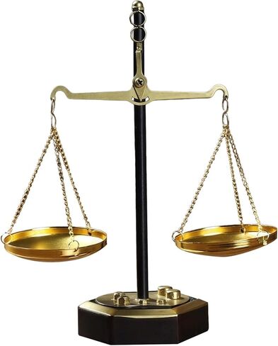 8.86 بوصة ديكور ميزان ذهبي طويل القامة، لهجة سطح المكتب المعدنية والخشبية، زخرفة مقياس قانون العدالة للمكتب والمنزل in Saudi Arabia