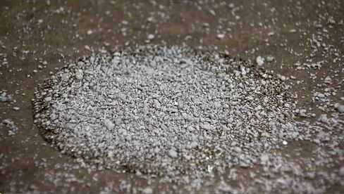 MICRO TEC Gran-Sorb Sorbent Granules Universal Granular Absorbent - 30 lb. Bag - Absorbs Oil & Water-Based Liquids, Solvents, Coolants, Petrochemicals - Absorbs Up to 4 Gallons - Pack of 1 in Saudi Arabia