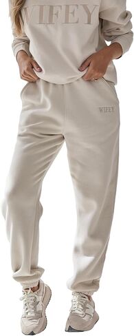 ست قصص | Wifey Sweatpants في الشمبانيا | ركض النساء الصوف المصقول | بنطال مريح من القطن المطرز in Kuwait