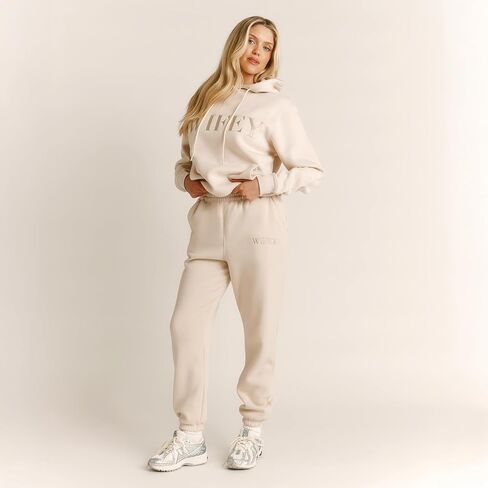ست قصص | Wifey Sweatpants في الشمبانيا | ركض النساء الصوف المصقول | بنطال مريح من القطن المطرز in Kuwait
