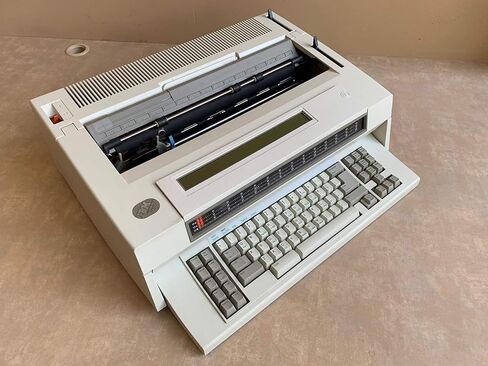 آلة كاتبة IBM Lexmark Wheelwriter 30 - حامل عريض - تخزين 30 ألف (مجدد) (متجدد) in Saudi Arabia