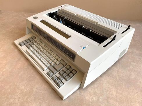 آلة كاتبة IBM Lexmark Wheelwriter 30 - حامل عريض - تخزين 30 ألف (مجدد) (متجدد) in Saudi Arabia