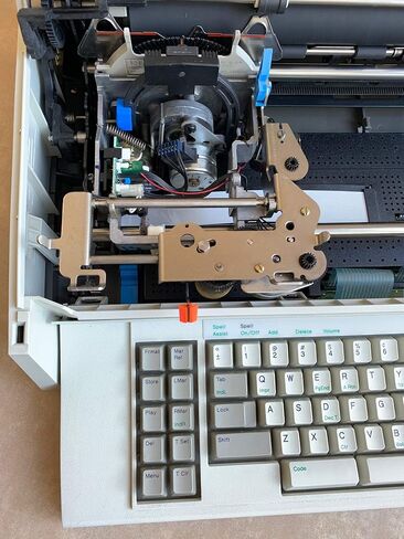 آلة كاتبة IBM Lexmark Wheelwriter 30 - حامل عريض - تخزين 30 ألف (مجدد) (متجدد) in Saudi Arabia