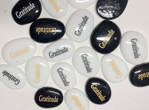 Engraved Inspirational Stones glass Stone Spirit Etched Words Believe Compassion Blessed Faith Grateful Gratitude Hope Love Lucky Pray God Bless America wisdom No Pain No Gain (100, Gratitude) in Saudi Arabia
