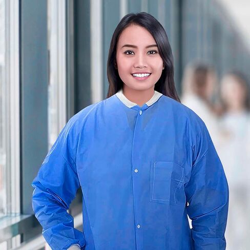 AMZ Medical Supply معاطف مختبر للاستعمال مرة واحدة للبالغين، مقاس كبير، عبوة من 10 معاطف مختبرية للرسائل النصية القصيرة، ملابس طبية للاستعمال مرة واحدة مقاومة للسوائل 40 جرامًا في المتر المربع مع أزرار كبس أمامية، وياقة وأصفاد محبوكة، 3 جيوب in Kuwait