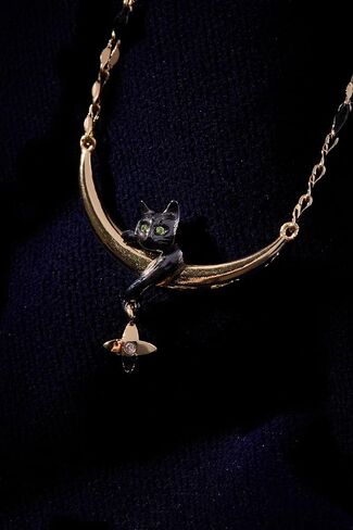 قلادة مضمنة على شكل قطة سماوية من Alex and Ani - مجوهرات سماوية مع قطة سوداء على هلال ذهبي، لونين، خالية من النيكل، قلادة قمر أنيقة للنساء in Kuwait