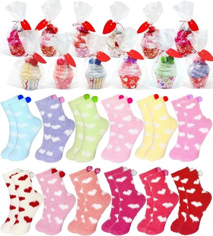 12/24 زوج من الجوارب الغامضة لعيد الحب للنساء، مجموعة هدية كب كيك مع طباعة قلب، جورب شبشب مريح منفوش in Kuwait