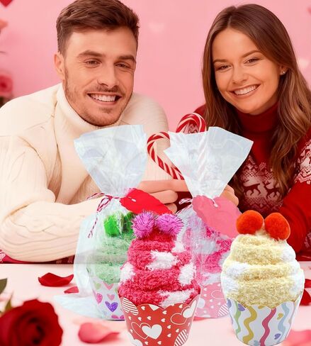 12/24 زوج من الجوارب الغامضة لعيد الحب للنساء، مجموعة هدية كب كيك مع طباعة قلب، جورب شبشب مريح منفوش in Kuwait