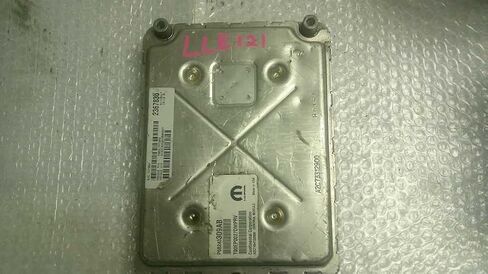 وحدة التحكم في المحرك ECM 3.6L تناسب شاحن 16-17 300 68243309AB 68317773AD in Kuwait