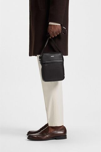 BOSS Men's Zair NS Zip Reporter Bag with Signature Stripes and Logo Detail, dunkelbraun, 3545 Kubikzentimeter in Saudi Arabia