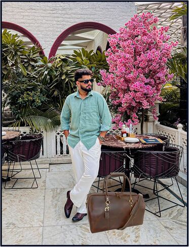 THE M&G BAGS Leather Travel Duffel Bag for Men & Women, Classic Retro Weekend Overnight Zipper Bags with Adjustable Shoulder Strap, Cabin Friendly Carry On Gym Sports Duffle Luggage - 22 Inch in Saudi Arabia