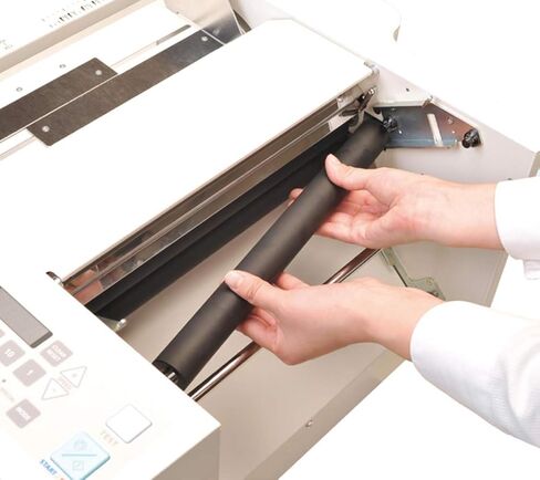 FO0601 موديل 208J مجلد ورق يدوي لتغذية الاحتكاك، نظام تغذية احتكاك ثلاثي الأسطوانات، للطيات القياسية والمخصصة، لوحة تحكم تعمل باللمس مع عداد مكون من 4 أرقام، ناقل تلقائي in Kuwait