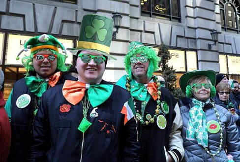St.Patrick's Day Shamrock Clover Hat,Irish Green Top Hat,Costume Accessories Leprechaun Hat For Men Women (Green Hat F) in Kuwait