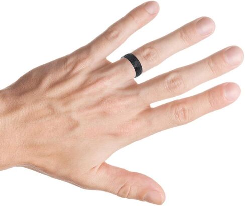 خاتم نقش شخصي للرجال وخاتم للنساء من حلقات التنجستين 8 مم مطلي بطبقة IP سوداء مصقولة ومطرقة في المنتصف خاتم زفاف مثالي للأزواج in Kuwait