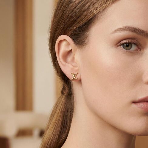 أقراط ذهبية اللون بشعار حرفين مزدوجين للنساء - مجوهرات عصرية in Kuwait