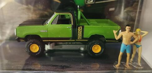 M2 Machines Auto-News 67500-15 1:64 مقياس دييكاست 25-23 1979 دودج ليل ريد إكسبرس باور واجن أدفينتشر in Kuwait