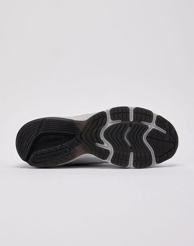 New Balance Men's 990v6 Sneakers in Saudi Arabia