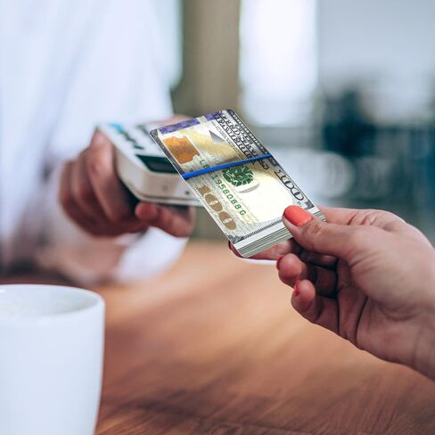 Thaph-Ky قطعتان من جلد بطاقة الائتمان المطاطية المضحكة - مشبك نقود واقعي كومة من مئات ملصقات بطاقات الخصم للبنك وأجهزة الصراف الآلي وبطاقة Ebt - بدون فقاعات، رفيعة، مقاومة للماء، لا غطاء بقايا in Kuwait