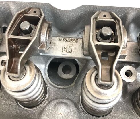 GM 6.0L LS LQ4 LQ9 رأس الأسطوانة المُعاد تصنيعه 317 مع أذرع متأرجحة OEM أصلي in Kuwait