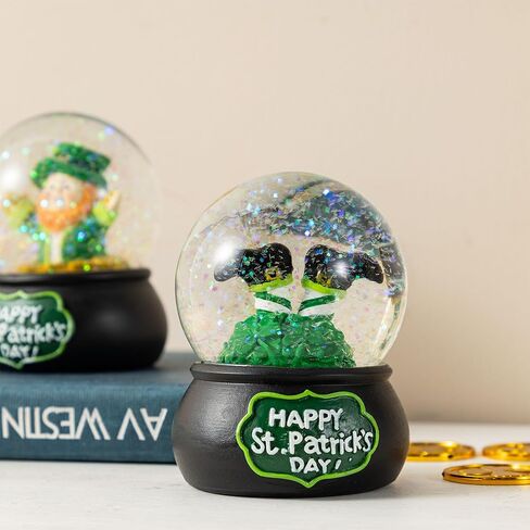 مجموعة Glitzhome مكونة من كرتين مائيتين من راتينج St.Patrick's Leprechaun، تصميم Leprechaun الاحتفالي والعملات الذهبية/نبات النفل، كرات ثلجية مصنوعة يدويًا لتزيين طاولة عيد القديس باتريك in Saudi Arabia