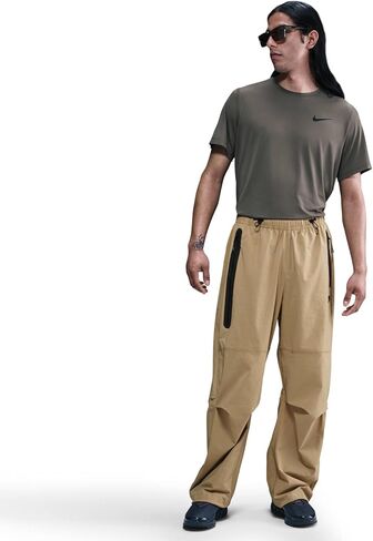 بنطال منسوج كبير الحجم للرجال من Nike Tech (HM7158-297، بيج باراشوت/بيج باراشوت/أسود) مقاس XX-Large in Saudi Arabia