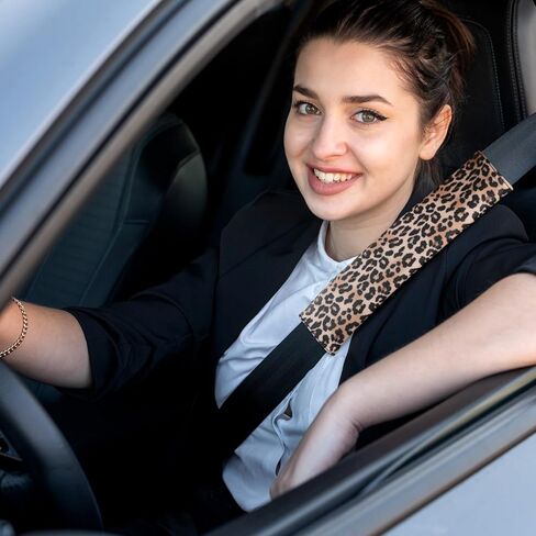 قطعتان من وسادة غطاء حزام الأمان، واقي حزام الأمان ناعم ولطيف، ملحقات السيارة العالمية والديكور الداخلي (طباعة الفهد) in Kuwait