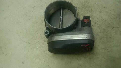 صمام الخانق للجسم 5.7L يناسب 05-13 شاحن تشالينجر 300 04591847AC in Saudi Arabia