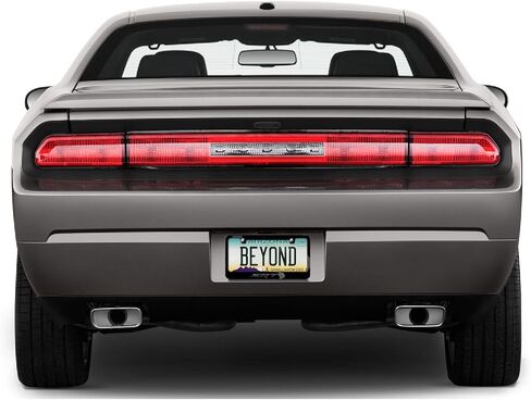 صورة iPick مصنوعة لسيارة Dodge SRT Hellcat بأحرف رمادية داكنة ثلاثية الأبعاد على إطار لوحة ترخيص معدنية سوداء in Saudi Arabia