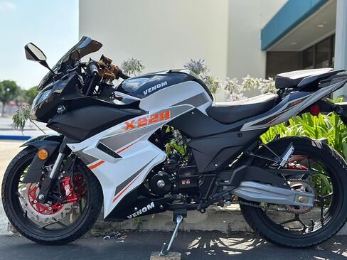 BELMONTE BIKES Venom X22R DF250RTS 250cc Motorcycle | Street Legal 5-Speed Sport Bike | High-Performance Gas Engine | Front & Rear Disc Brakes | Racing-Inspired Design for Adults in Kuwait