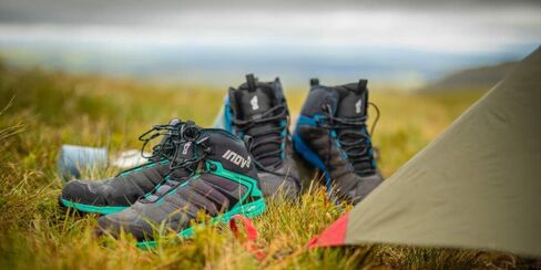Inov-8 للرجال Roclite G 370 - أحذية المشي لمسافات طويلة مقاومة للماء - خفيفة الوزن، قابلة للتنفس - قبضة الجرافين - مقاس متوسط ​​- نباتي - أسود/أزرق 14 M US in Saudi Arabia