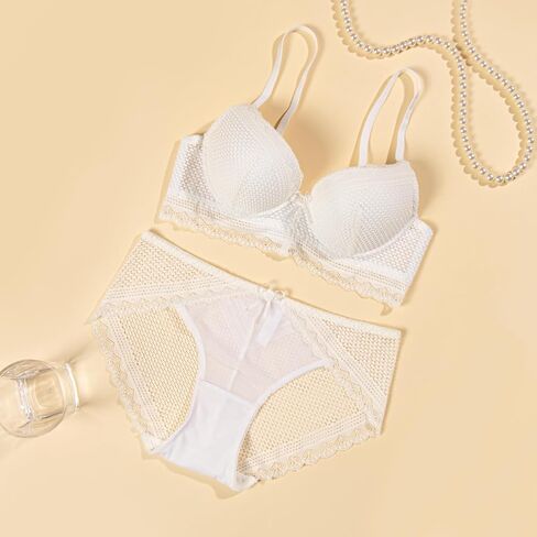 Woman‘s White Lace Bra and Panty Lingerie Set, Comfortable Breathable Underwear, Sexy Push Up Bralette with Lace Trim in Saudi Arabia