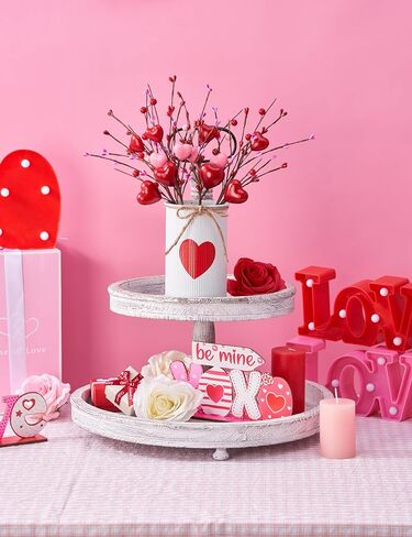 قطع مركزية لعيد الحب للطاولات، ديكور طاولة عيد الحب مع مزهرية معدنية بيضاء مطبوعة على شكل قلب، 4 قطع من الزهور الاصطناعية على شكل قلب، ديكورات طاولة عيد الحب في الأماكن المغلقة للمنزل والمطبخ in Kuwait