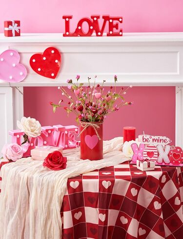 قطع مركزية لعيد الحب للطاولات، ديكور طاولة عيد الحب مع مزهرية معدنية بيضاء مطبوعة على شكل قلب، 4 قطع من الزهور الاصطناعية على شكل قلب، ديكورات طاولة عيد الحب في الأماكن المغلقة للمنزل والمطبخ in Kuwait