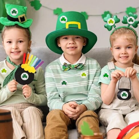 ملصقات يوم القديس باتريك، ملصقات شامروك، 1.5 بوصة × 1.5 بوصة 500 قطعة لكل لفة، زينة يوم القديس باتريك (أخضر) in Kuwait