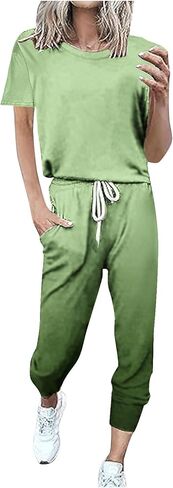 طقم نسائي مكون من قطعتين، بلوزات وسراويل بياقة دائرية وأكمام قصيرة، وبدلات رياضية عصرية مناسبة للسفر في المطار in Kuwait