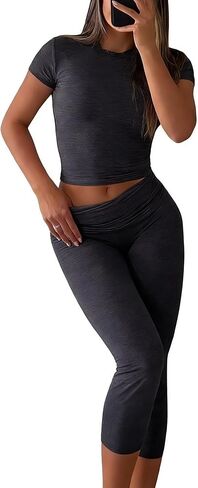 طقم ملابس رياضية مكون من قطعتين للنساء، توب قصير بأكمام قصيرة وبنطلون كابري، قماش ناعم قابل للتمدد لصالة اليوغا والجيم in Kuwait