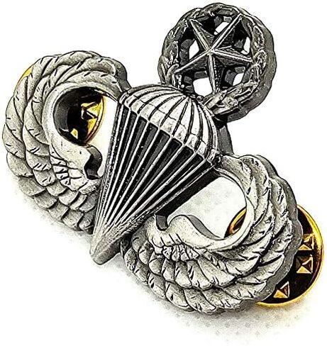 US ARMY Airborne MASTER Parachutist Paratrooper Jump Wings Pin Oxidized Badge in Saudi Arabia