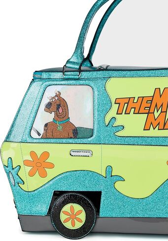 حقيبة عطلة نهاية الأسبوع من Dolls Kill x Scooby-Doo Mystery Machine - حقيبة سفر من الجلد النباتي الحائز على براءة اختراع مع تفاصيل لامعة، وحزام قابل للتعديل وجيوب متعددة in Saudi Arabia