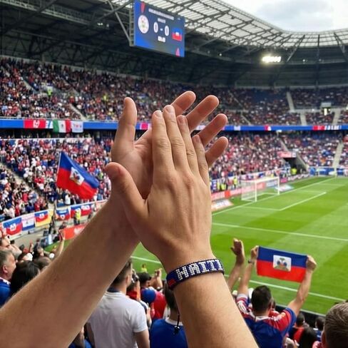 سوار علم هايتي مطرز بكأس العالم 2026 من فاهاري - مصنوع يدويًا وقابل للتعديل in Saudi Arabia