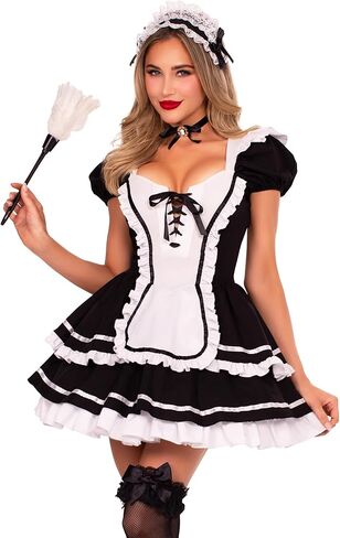 زي Maid to Flirt، يتضمن فستانًا مكشكشًا مع صدرية برباط وتنورة ذات طبقات، وفيونكة خلفية مثبتة بدبابيس in Saudi Arabia