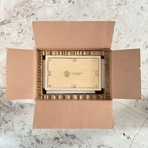 Genérico Wooden Urn for Human Ashes | Warm Decorative Design | Cremation Funeral Urn | Parota and Natural Oak | Casa Funeraria Santosha in Saudi Arabia