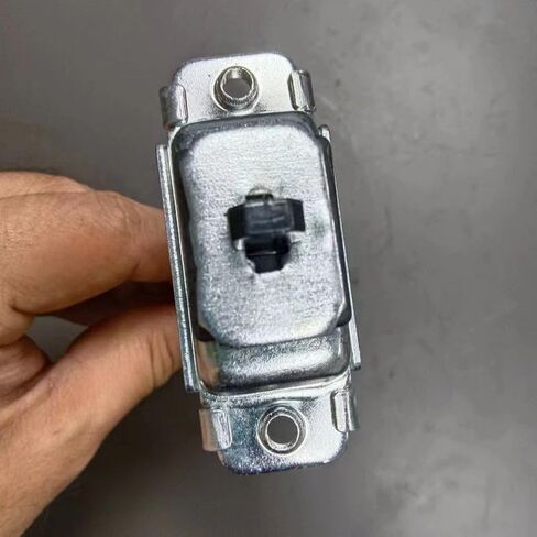الجزء الخلفي الأيسر من صواعق الباب OEM 79480-2F000 794802F000 in Saudi Arabia