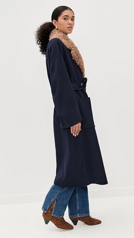 معطف نسائي من Essentiel Antwerp بياقة من الفرو الصناعي من Irno in Kuwait