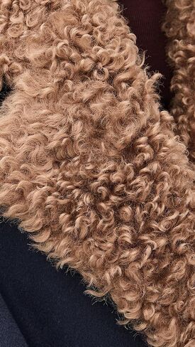 معطف نسائي من Essentiel Antwerp بياقة من الفرو الصناعي من Irno in Kuwait